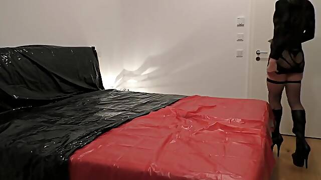 Horny Crossdresser teen 18+ in Highheels first time Hardcore Dildo Anal!