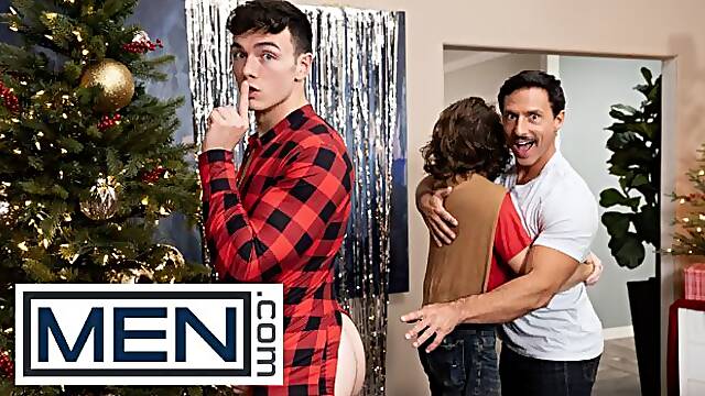 Reese Rideout Sneaks Behind Clark Reid For A Naughty Fuck While His Bf Is In The Kitchen