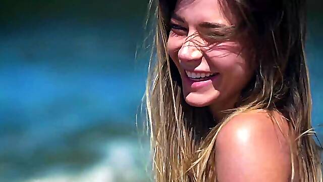 Teenage beauty makes everyone aroused with beach tease