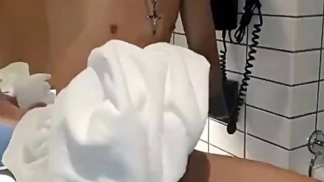 The rich second generation dating fuck 性欲旺盛富二代酒店约炮还不满足还要打飞机