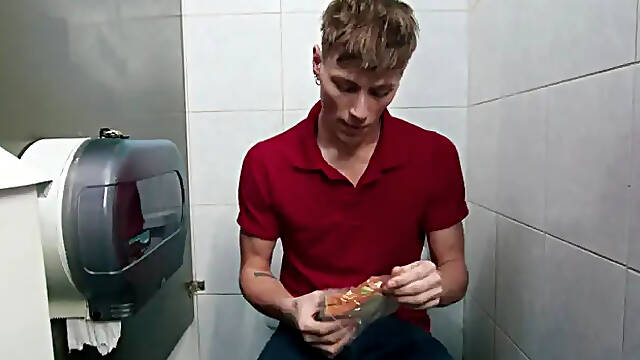 Men: Bathroom Banging Babes: Round Two