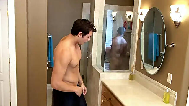 Next Door Buddies: Last Minute Frenzy