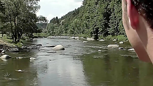 In the Heat of Nature, Two Twinks Unfurl