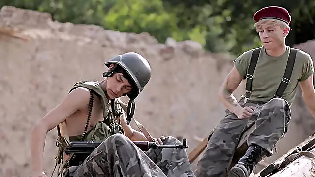 Bareback Twinks Get Busy Between Breaks