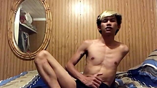 EuroBoyXXX.com: Adorable Xander Ridge likes sloppy fucking
