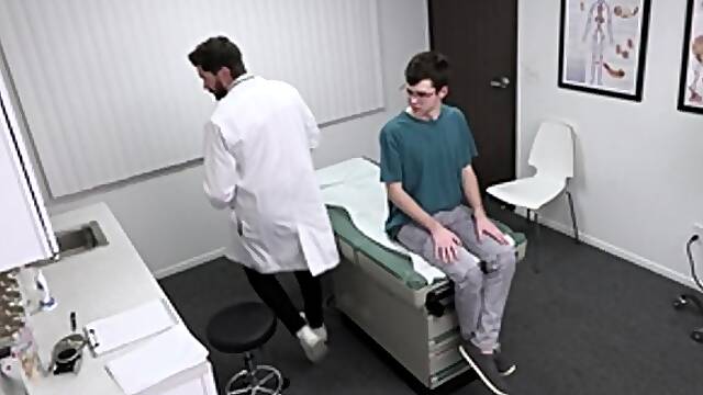 DoctorTapes: Dr. Chris Gives a Helping Hand