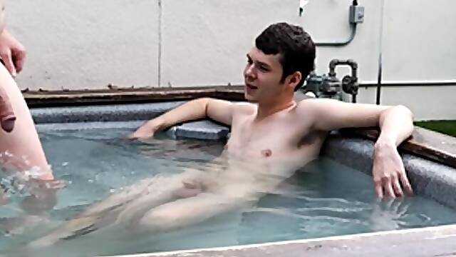 Relaxing Turns into Debauchery in Tub
