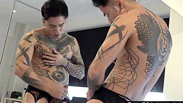 Yoshi Kawasaki torments nipples while stroking hard cock