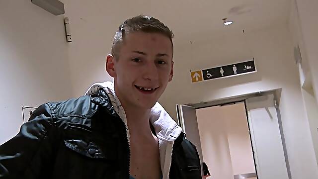 Faggots are going wild in the toilet