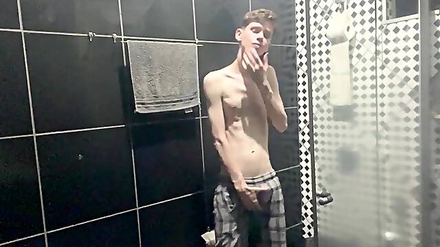 Kedoimath - A twink just showing your body in advance of shower