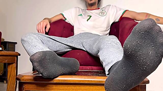 Come worship my perspired feet new outta the football game during the time that I smoke a cig and touch my ramrod