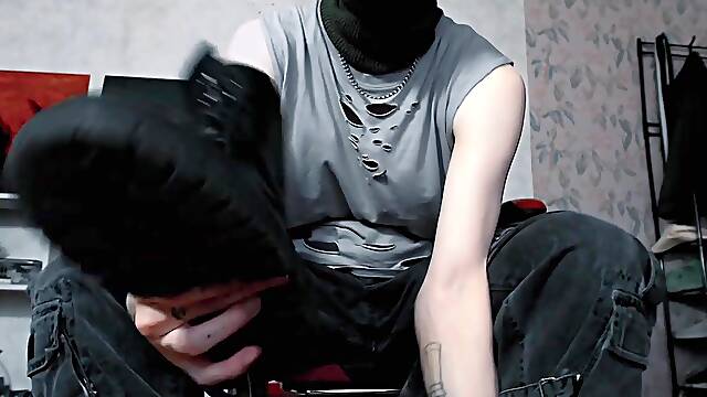 FOOTFETISH boots, socks and soles of army hunk