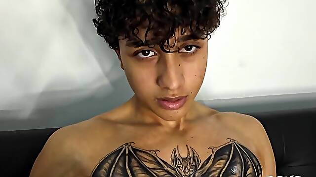 Muscle Latino Twink Tugjob
