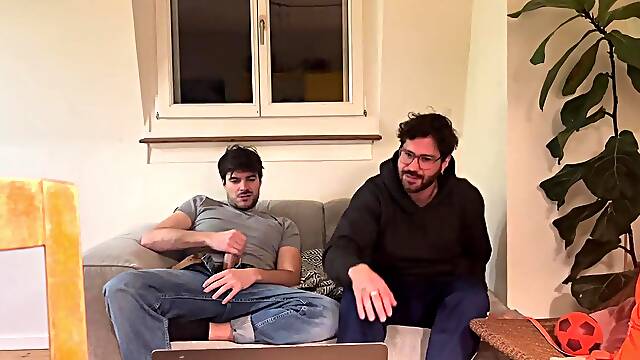 My str8 jerk buddy touched my penis for the 1st time
