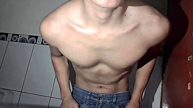 Hermoso Estudiante Se Masturba Mientras Todos Duermen - Part two