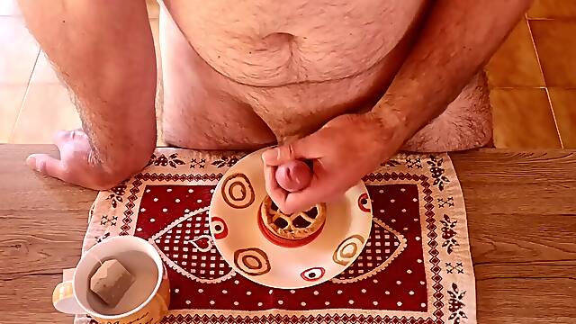 Cicci77 masturbates her beloved Pedro to produce a bunch of man juice by climaxing on a tart that he will then eat for breakfast
