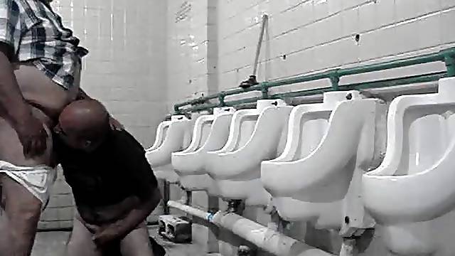 Meaty bellied granddad getting deep throated