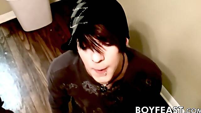 Adorable goth twink William Isaacs fellates dick for facial