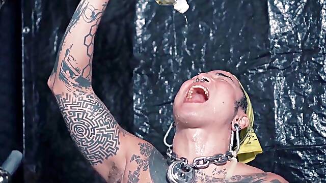 Yoshi Kawasaki gulps and soddens himself with piss in extreme play