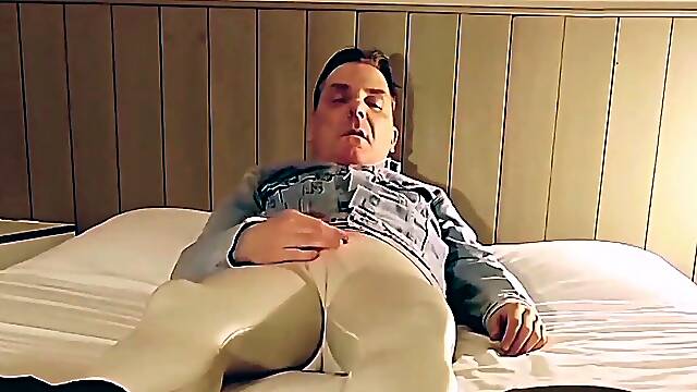 Show of a broad open whorey ass