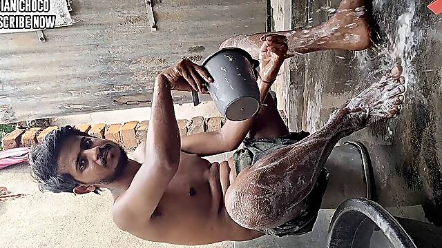 Satiate help me to take a nude bath