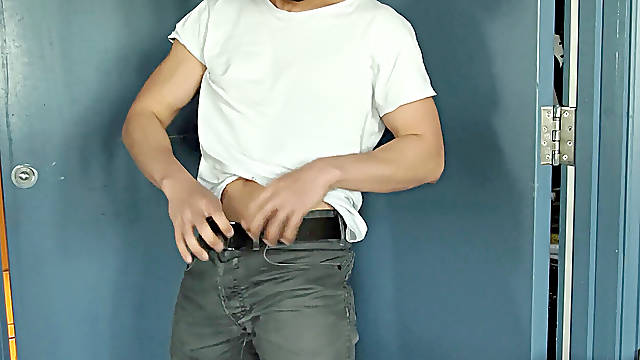 Someone DMed me to do a striptease and stretch jizm on my assets, so here it is. Sorry I was a lil dry