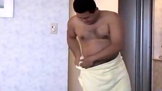 Queer otter pulverizing 027