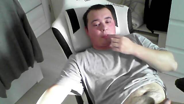 Tugging in front of my subscribers on web cam model Limara 19981