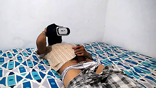 Observing pornography with VR glasses - enjoyable masturbation