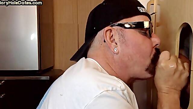 Homemade gloryhole bj DILF sucking and milking BFs chisel