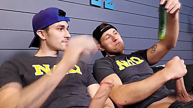 Who's bigger? Frats Kane Fox and Ryder Owens compare their boner sizes!