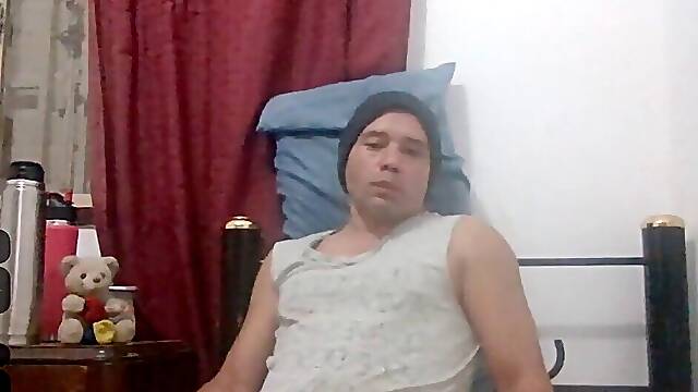 Jugando con mi polla en mi habitacion!!!