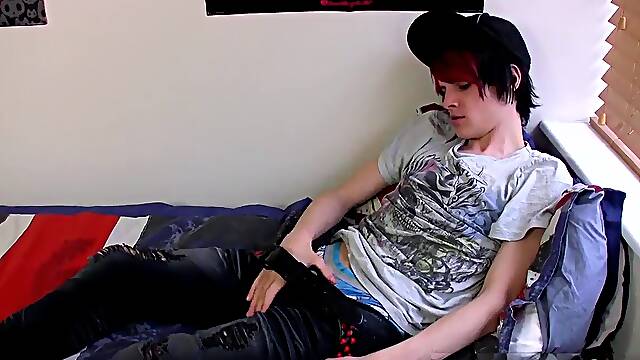 Punk cutie Damien Winters jacking off passionately