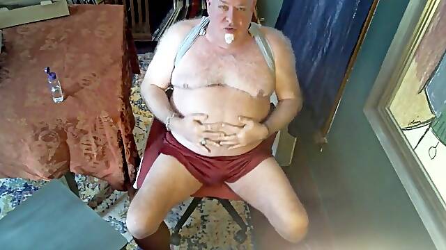 Beardaddychub masturbates in Socks and Jock