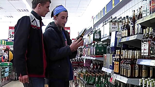 Super cute gay couple has tender oral sex with violent cumshot