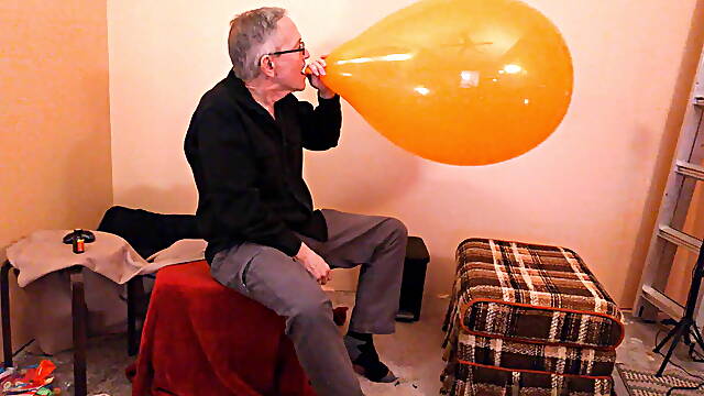 88) Jack Off on Tuf-Tex 24" Balloon -- Balloonbanger