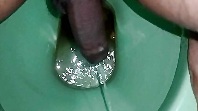 Pees and moan and huge cum that makes me happy