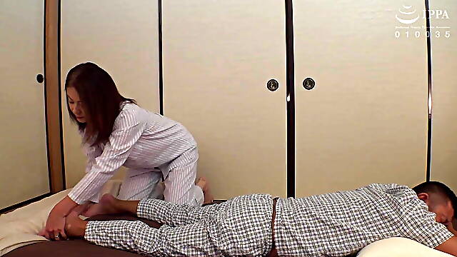 Mayumi Shinono : MILF Seduces Younger Man - Part.1
