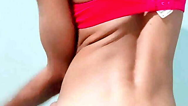 Indian mallu cd sissy showing her slim body 