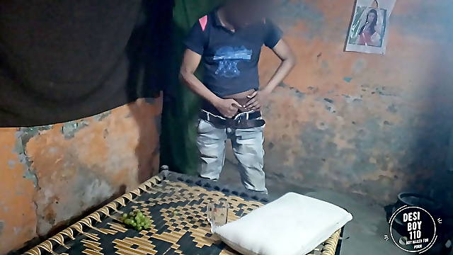 BOY EATING GRAPES HANDJOB INDIAN BOY DESIBOY110