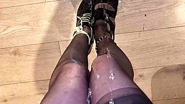 Piss my slutty nylon stockings feet