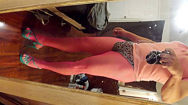 Dancing to Japanese Funk (music creds) music to brighten up your day, and it did very much thank you