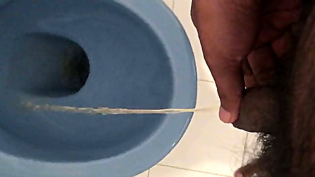 Hairy gay daddy pissing chu daanawa