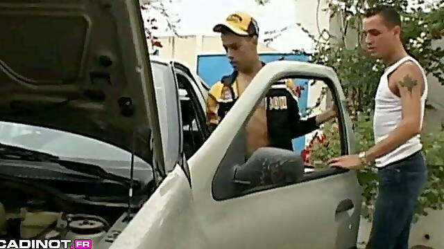 Cadinot.fr - Two gay arab boys make love under shower