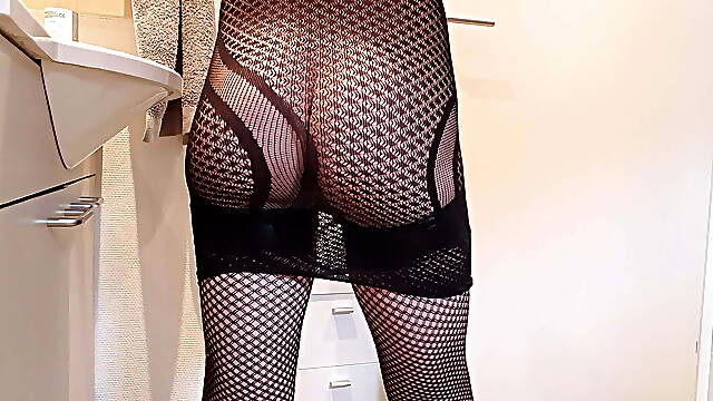 Sissy Cums With Glass Butt Plug In The Ass