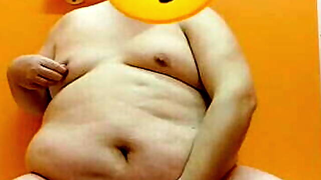 Chubby cum in lockerroom