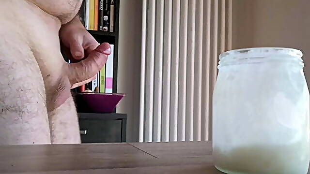 Cicci77 after shaving the private parts, prepares to expel all the sperm produced during and after hair removal.