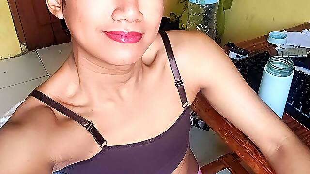 Im trying my new pant but i cant hold my cum