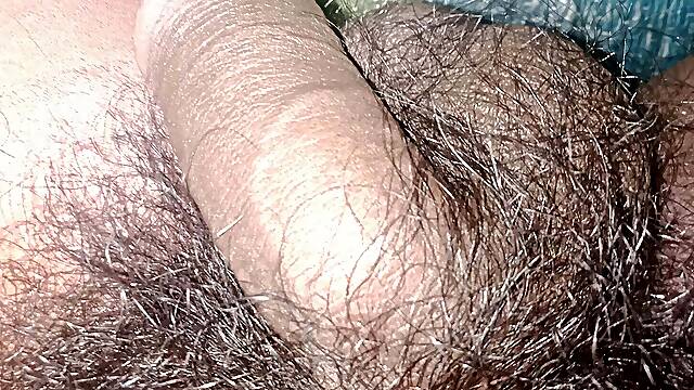 Aj Maine land me thuk lagaya hai moth mara hai dost ye