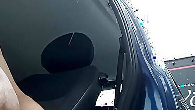 I jerk off and cum my semen in front of the truckers